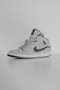 white and black nike air jordan 1